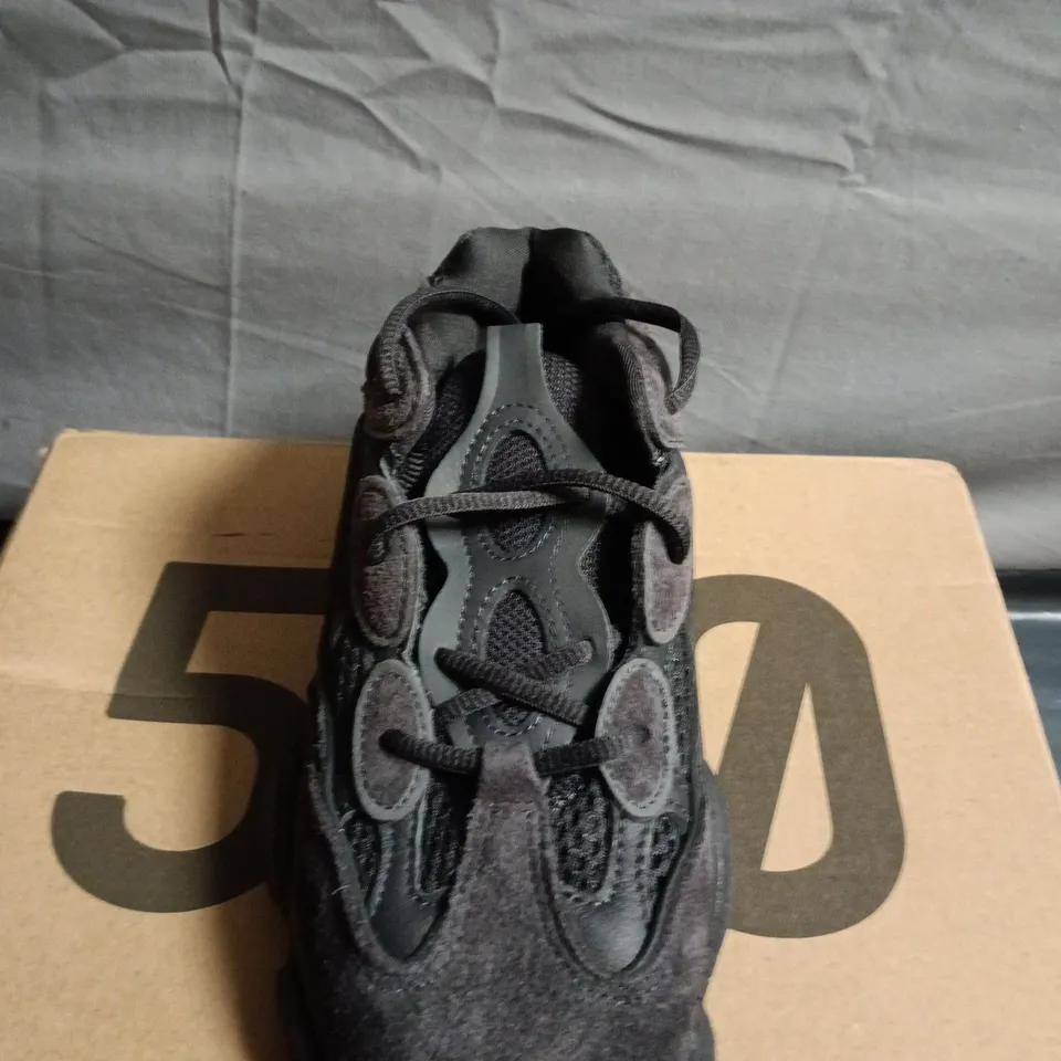 BOXED PAIR OF ADIDAS YEEZY 500 SHOES – UK SIZE 4