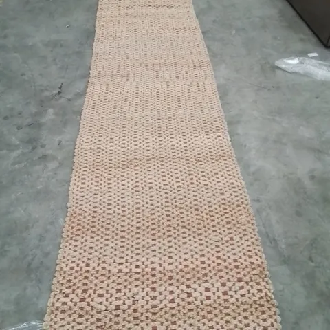 QUALITY DESIGNER AREA RUG - APPROXIMATELY 310X80CM