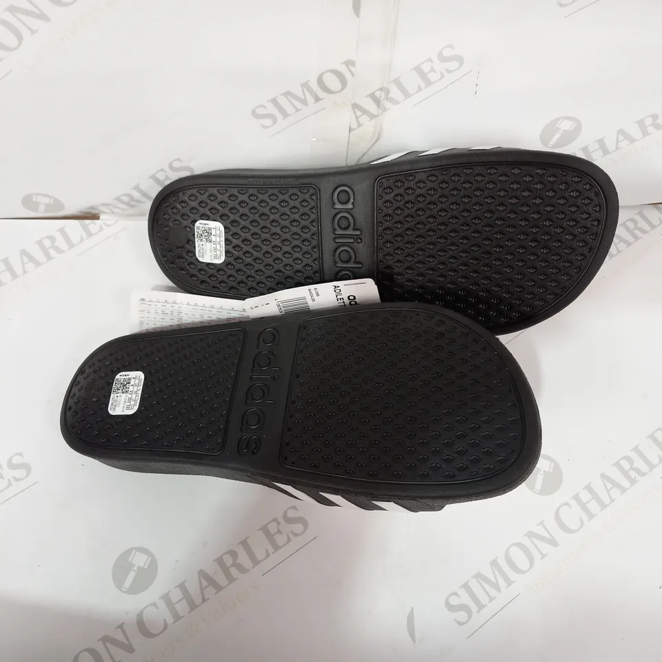 PAIR OF ADIDAS FLIPFLOPS SIZE 8