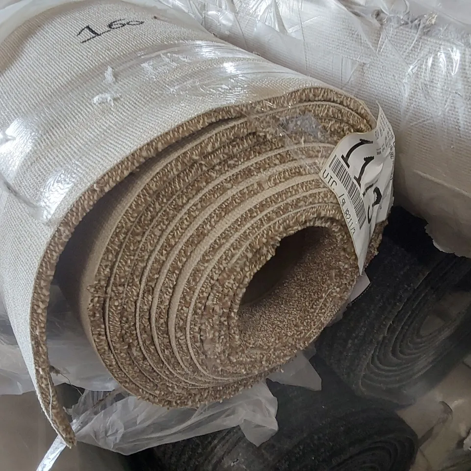 ROLL OF QUALITY EC HEARTLAND HALLOW CARPET // APPROX: 5 X 6.85m