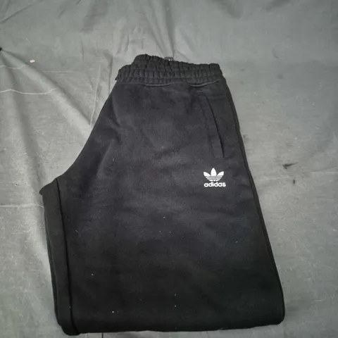 ADIDAS ORIGINAL FLEECED JOGGERS - SIZE L