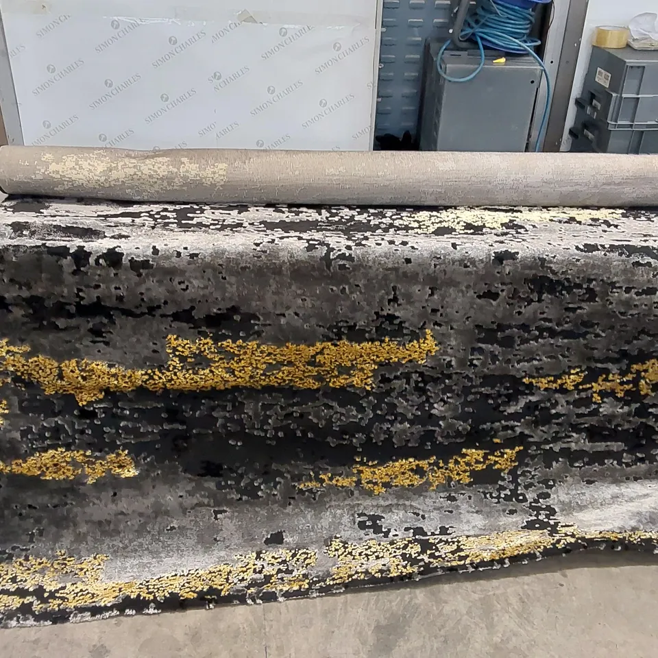 HAMBLETON MACHINE WOVEN BLACK/GOLD // 200 X 290CM