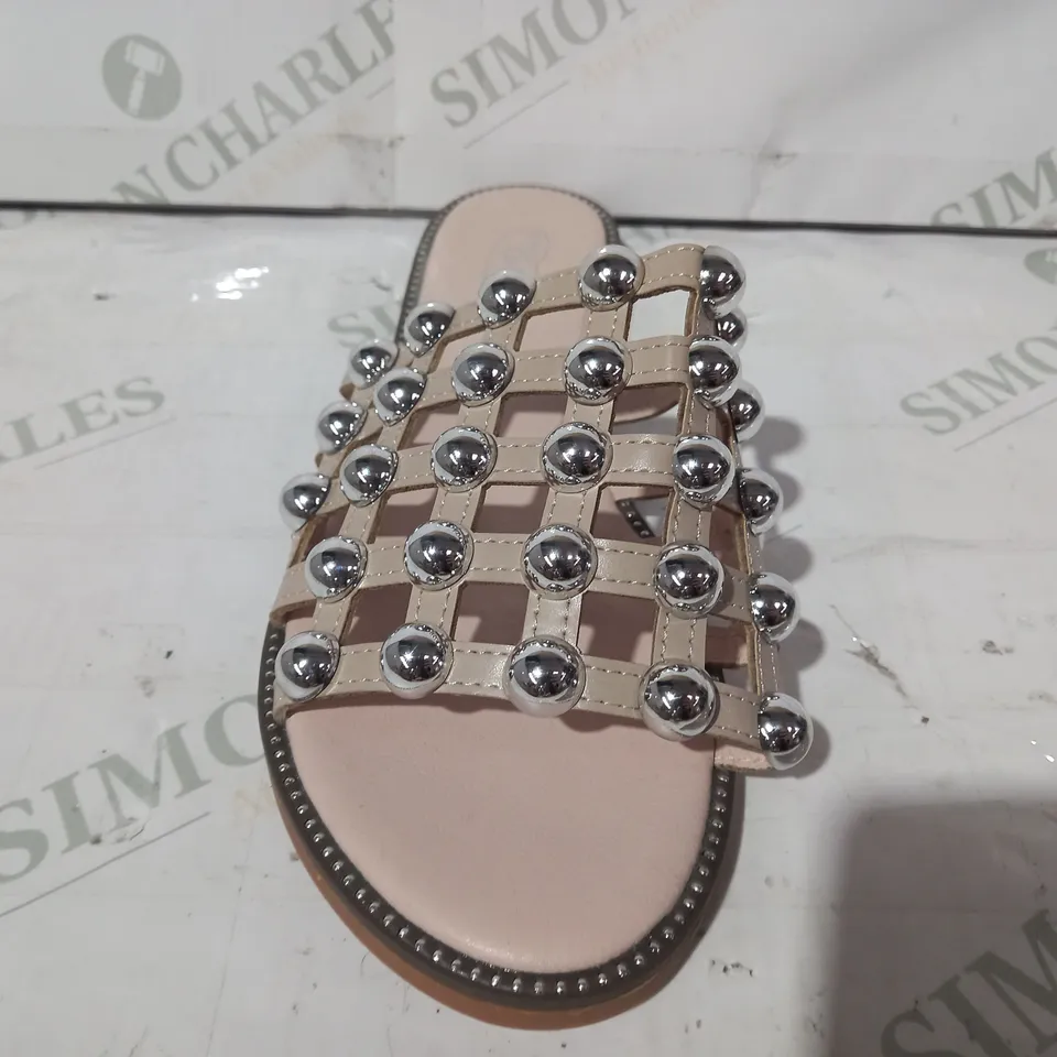 BOXED PAIR OF NO DOUBT OPEN TOE SANDALS IN NUDE COLOUR UK SIZE 5