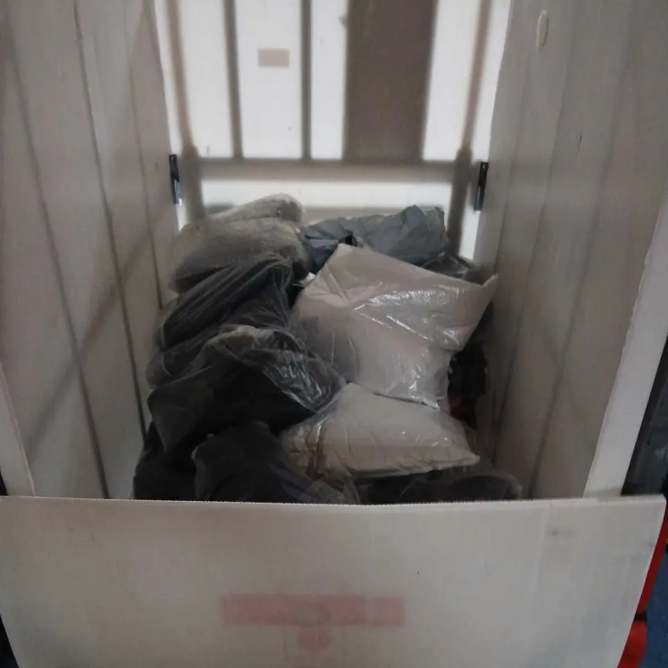 LARGE QUANTITY OF ASSORTED FOOTWEAR