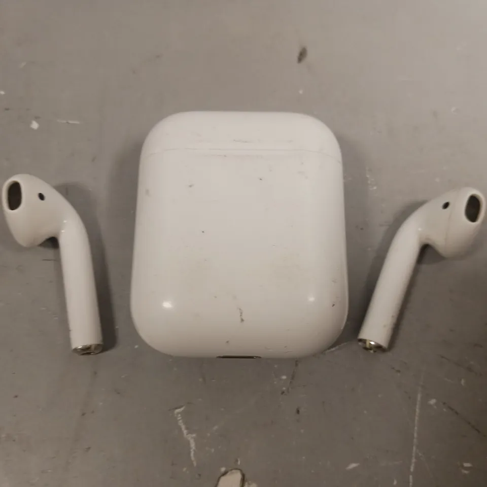 APPLE AIRPODS