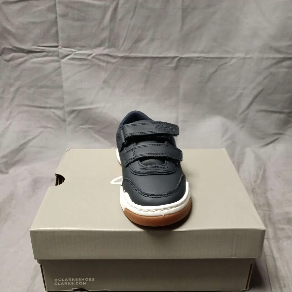 BOXED PAIR OF CLARKS URBAN SOLO K NAVY KIDS' SHOES – UK 8