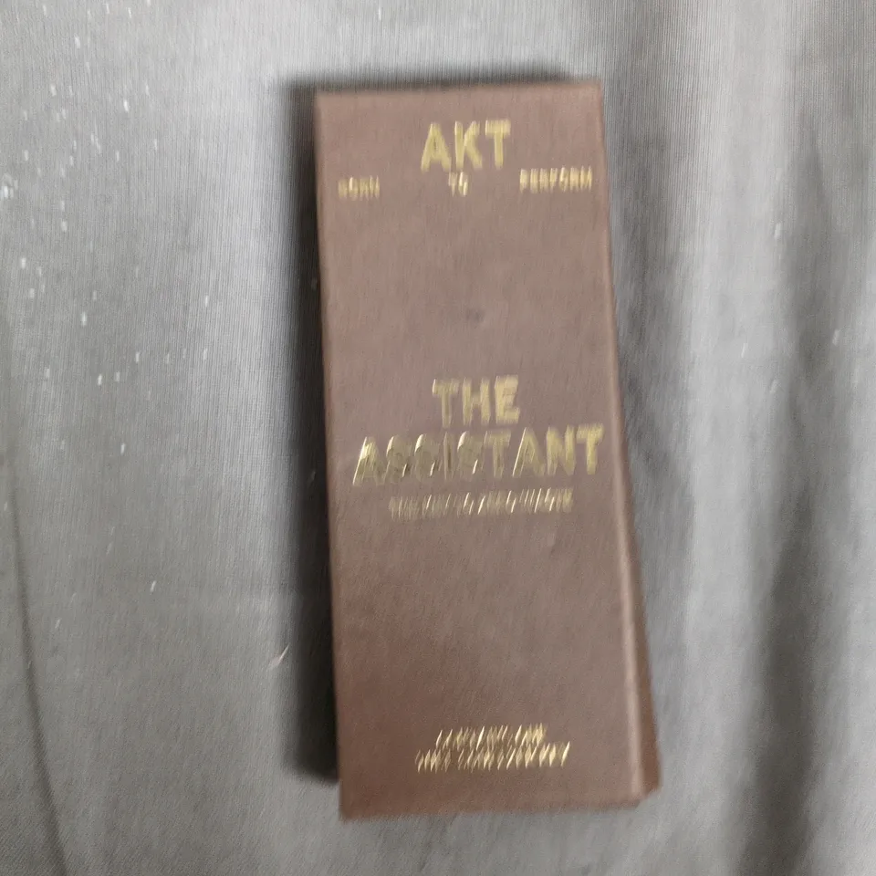 TOTE OF APPROIXIMATELY 15 ASSORTED ITEMS TO INCLUDE: AKT THE ASSISTANT KEYCHAIN 