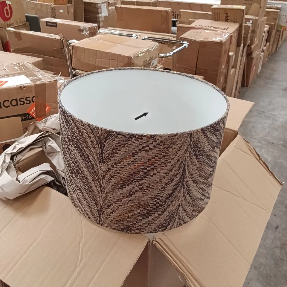 BOXED LAMP SHADE (1 BOX)
