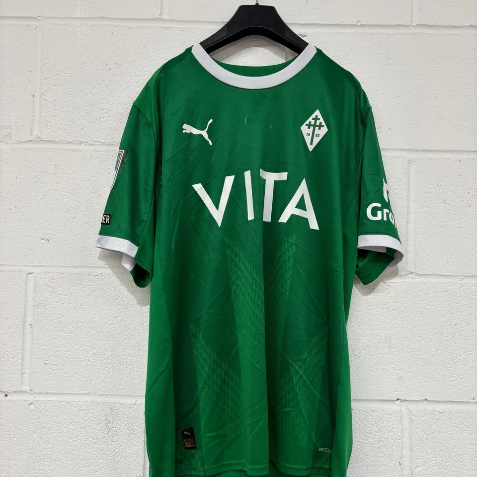 STOCKPORT COUNTY F.C VERTU CUP MATCH WORN THIRD KIT IN GREEN - UK XL / TYLER ONYANGO #24