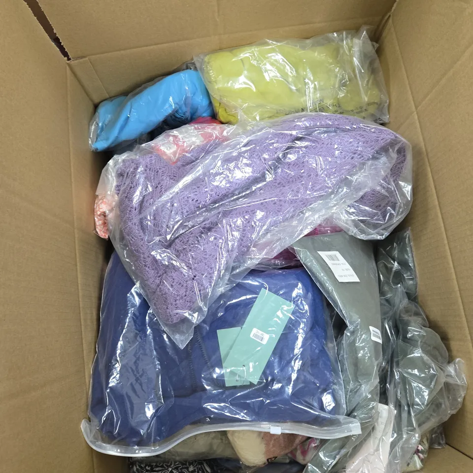 BOX OF APPROXIMATELY 20 ASSORTED ITEMS TO INCLUDE: PURE AND NATURAL CARDIGAN