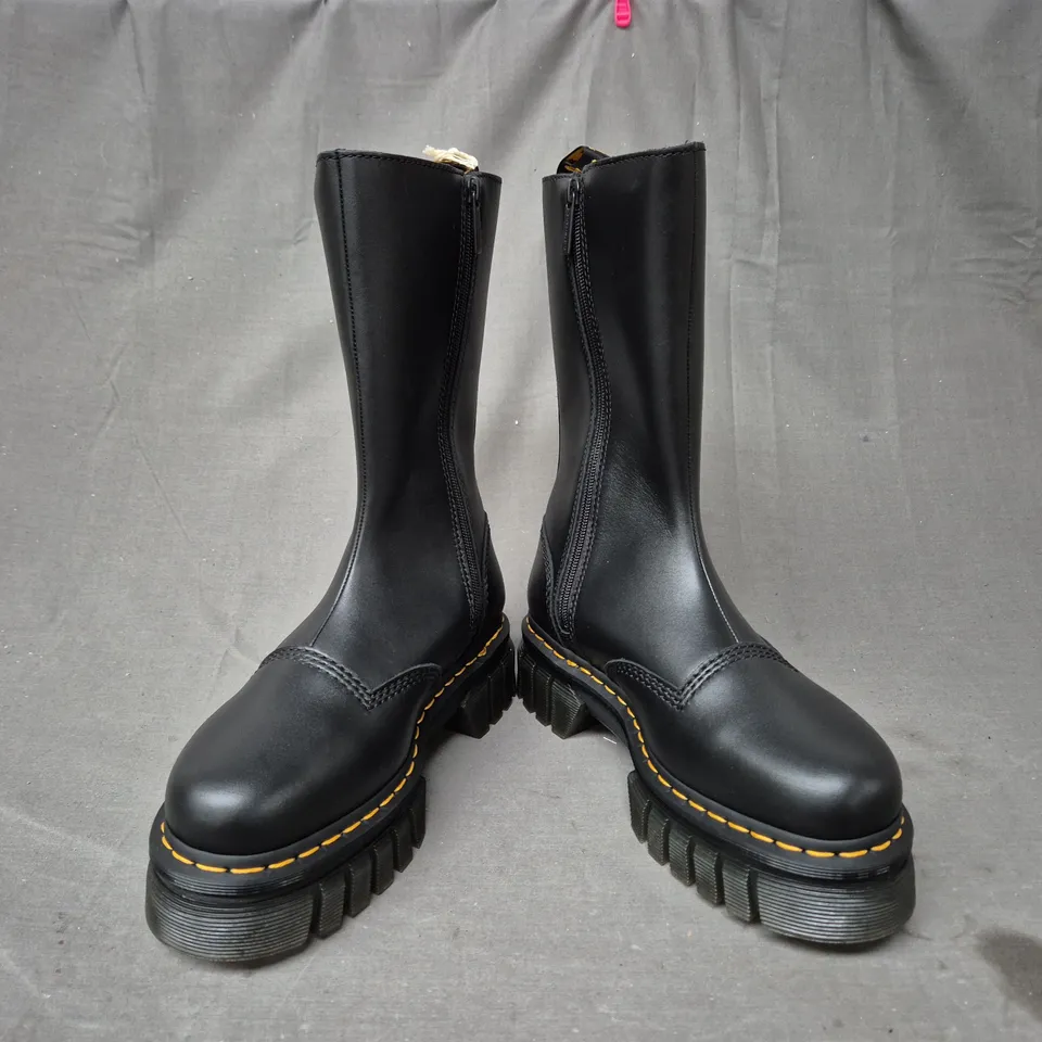 BOXED PAIR OF DR MARTENS CHELSEA TALL BOOTS IN BLACK UK SIZE 6.5