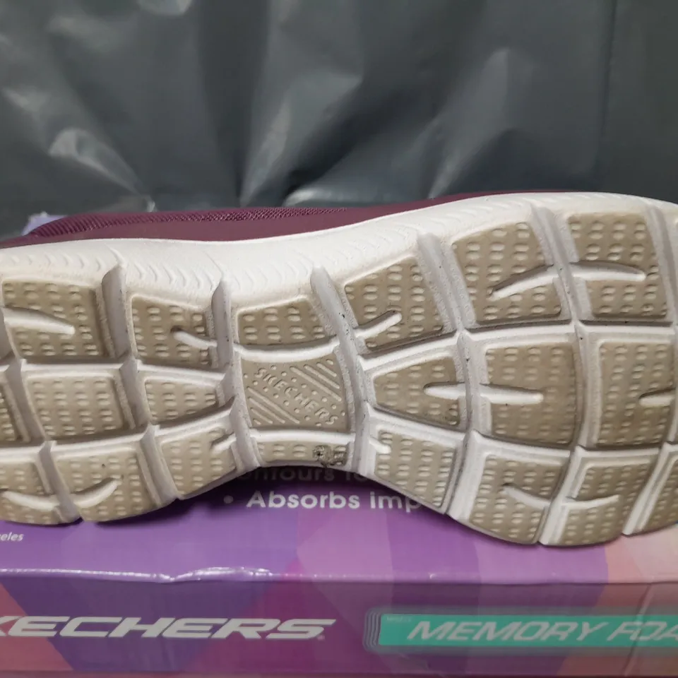 BOXED SKECHERS SUMMIT TRAINERS IN PLUM - UK 5