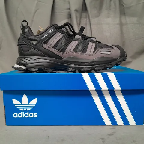 BOXED PAIR OF ADIDAS HYPERTURF SHOES IN BLACK UK SIZE 7