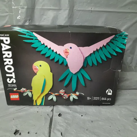 LEGO THE FAUNA COLLECTION PARROTS MACAW - 31211