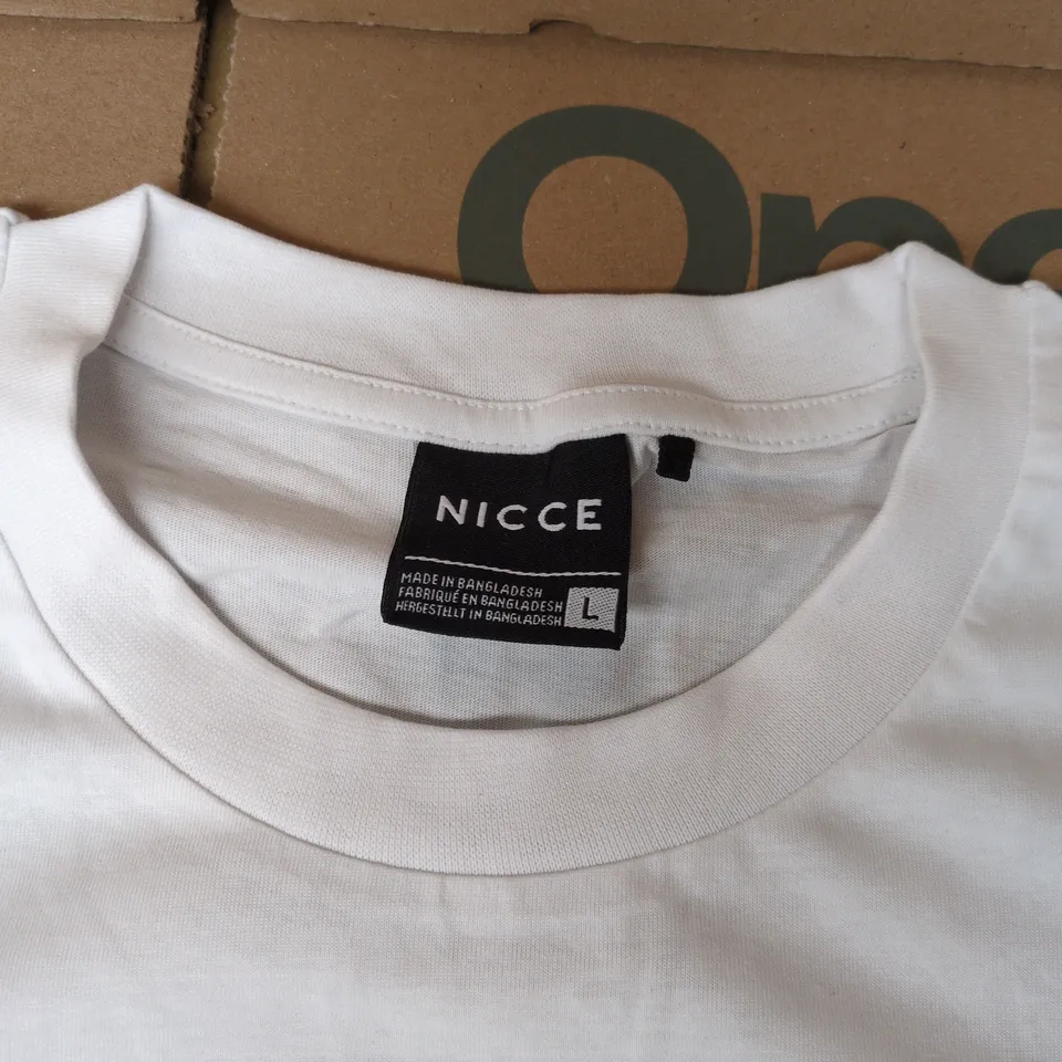 NICCE LONDON LARGE RAISED LOGO T-SHIRT IN WHITE - UK SIZE L