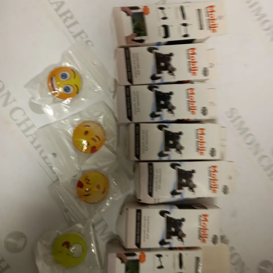 LOT OF APPROX 10 TO INCLUDE POP SOCKETS AND MOBILE GAME HANDLES
