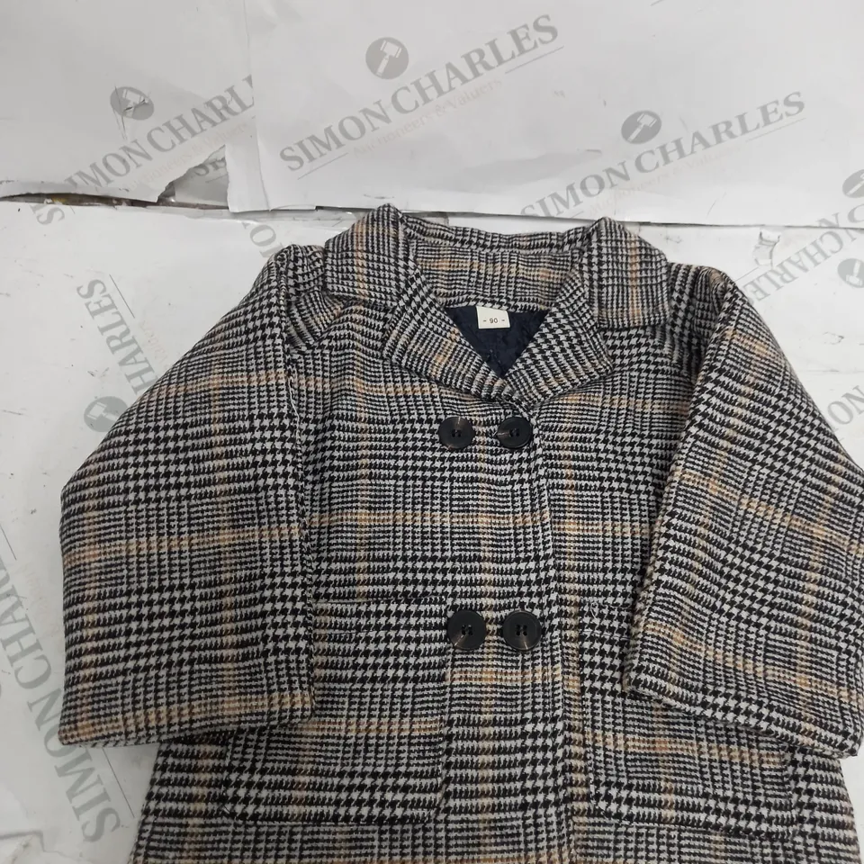 LOT OF CHILDRENS CLOTHES APPROXIMATELY 30 TO INCLUDE COATS, SHIRTS, T-SHIRTS, SHOULDER BAG ETC