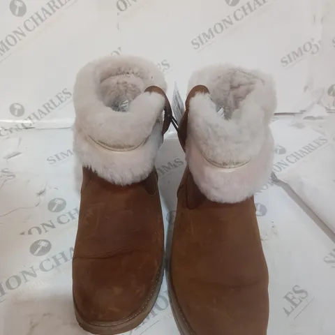 BOXED PAIR OF EMU ALL WEATHER SCOTT WATERPROOF SHEEPSKIN ANKLE BOOTS, BROWN - SIZE 8