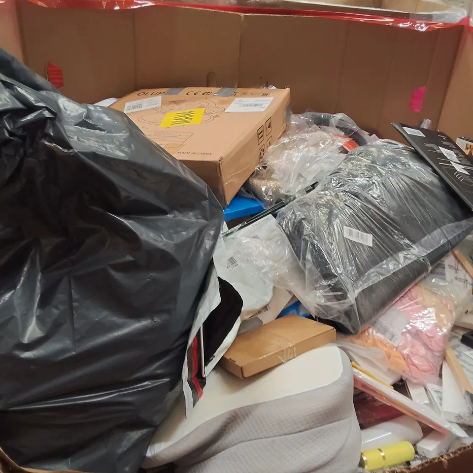 PALLET OF ASSORTED HOUSEHOLD GOODS AND ITEMS TO INCLUDE;NECK PILLOW,PHONE ACCESSORIES,PHOTO FRAMES