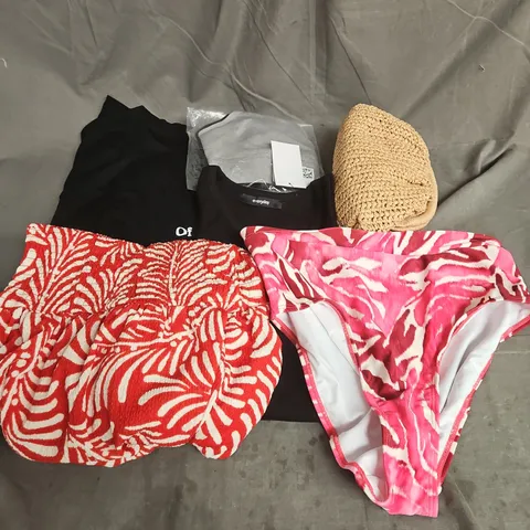 BOX OF APPROXIMATELY 20 ASSORTED CLOTHING ITEMS TO INCLUDE DRESS, TOPS, SWIMWEAR, ETC