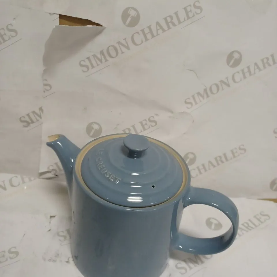 LE CREUSET GRAND TEAPOT, STONEWARE