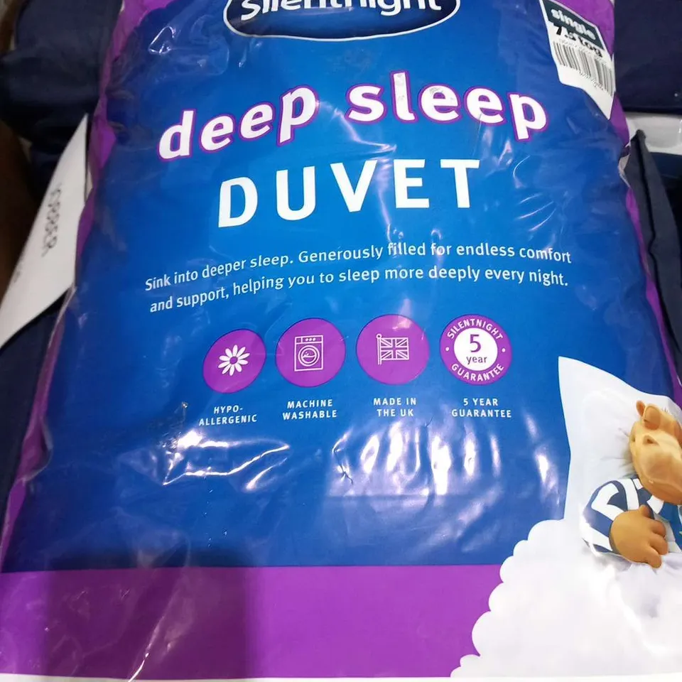 APPROXIMATELY FOUR BRAND NEW BAGGED SILENTNGHT DEEP SLEEP DUVET SINGLE 7.5 TOG 135CM X 200CM