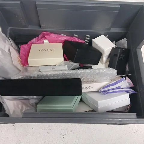 LARGE QUANTITY OF ASSORTED JEWELLERY AND ACCESSORIES