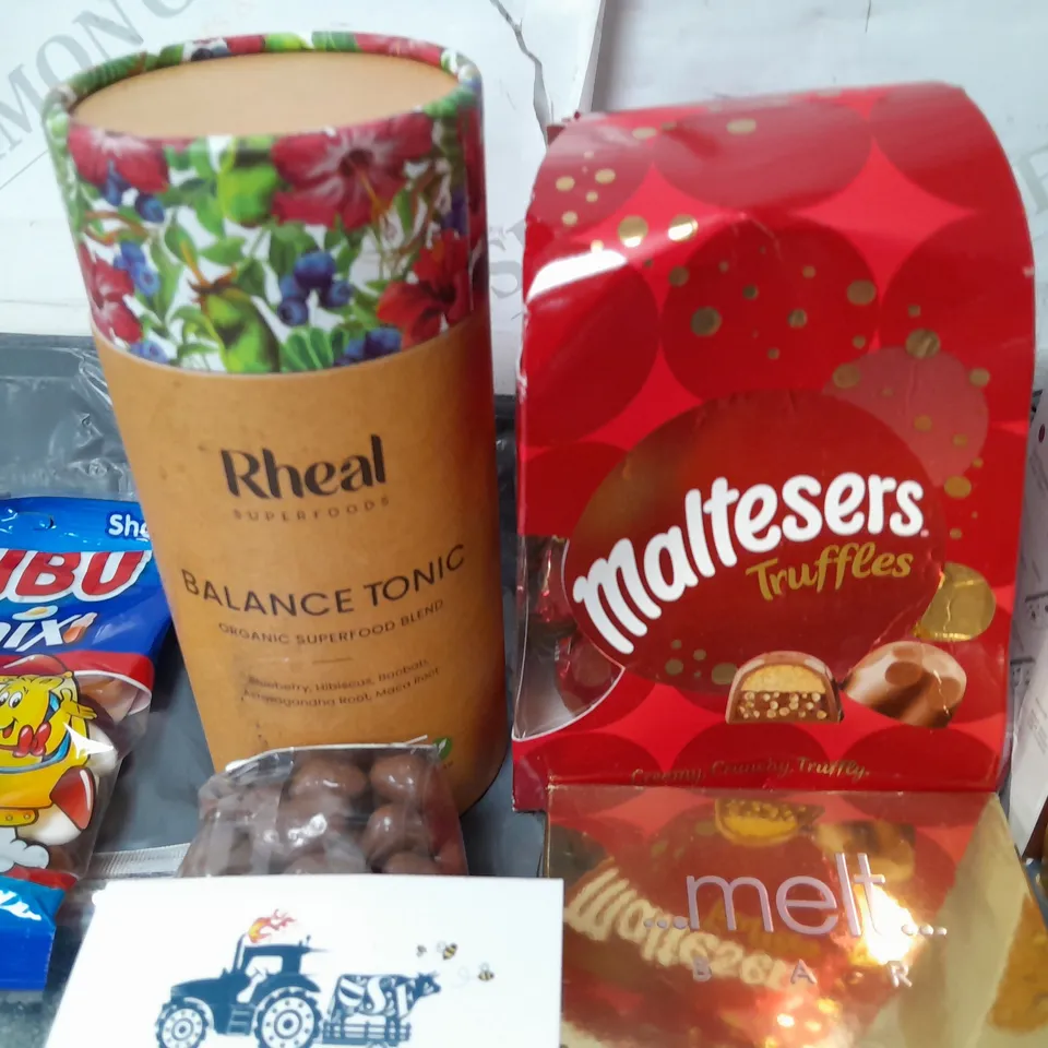 LOT OF 15 ASSORTED FOOD ITEMS TO INCLUDE CHOCOLATE BARS, RHEAL SUPERFOOD BLEND AND CANDY KITTENS 