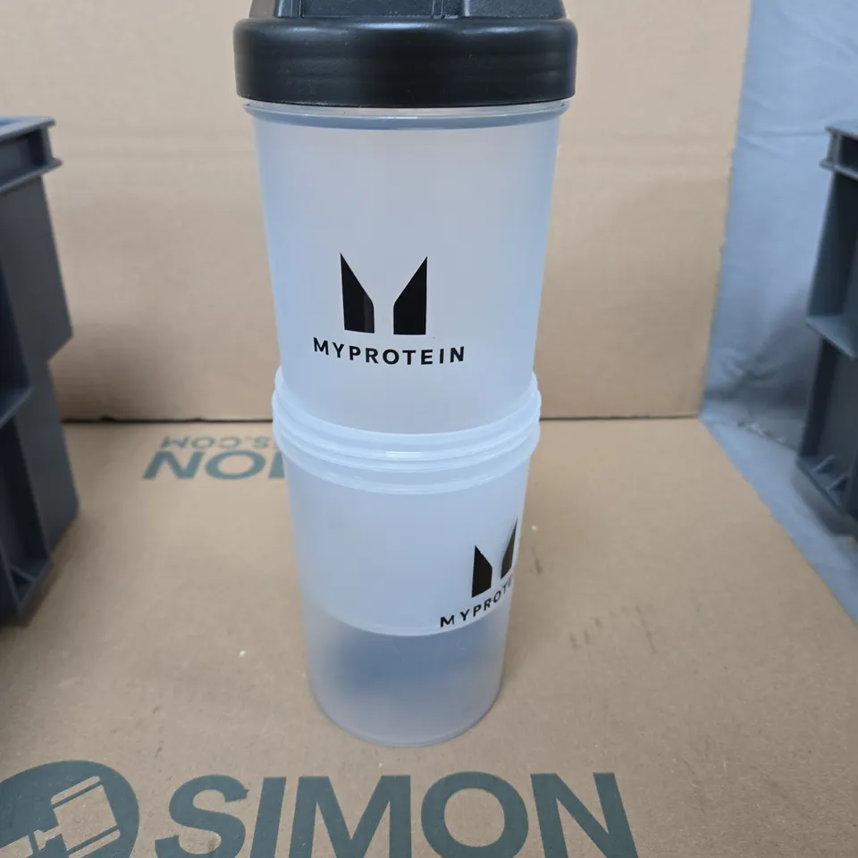 TOTE OF APPROXIMATELY 15 ASSORTED ITEMS TO INCLUDE: MY PROTEIN BOTTLE