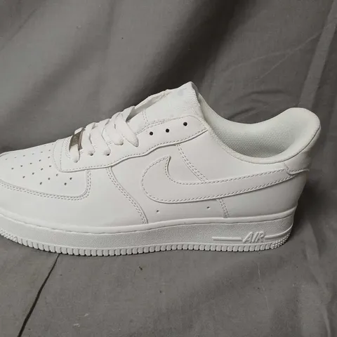 NIKE AIR FORCE 1 LOW WHITE SNEAKERS – UK 8.5 (US 9.5) – MEN’S