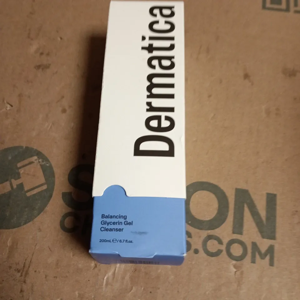 APPROXIMATELY 15 ASSORTED COSMETIC ITEMS INCLUDING DERMATICA CLEANSER , DERMATICA SOOTHING GEL AND ELF FOUNDATION 