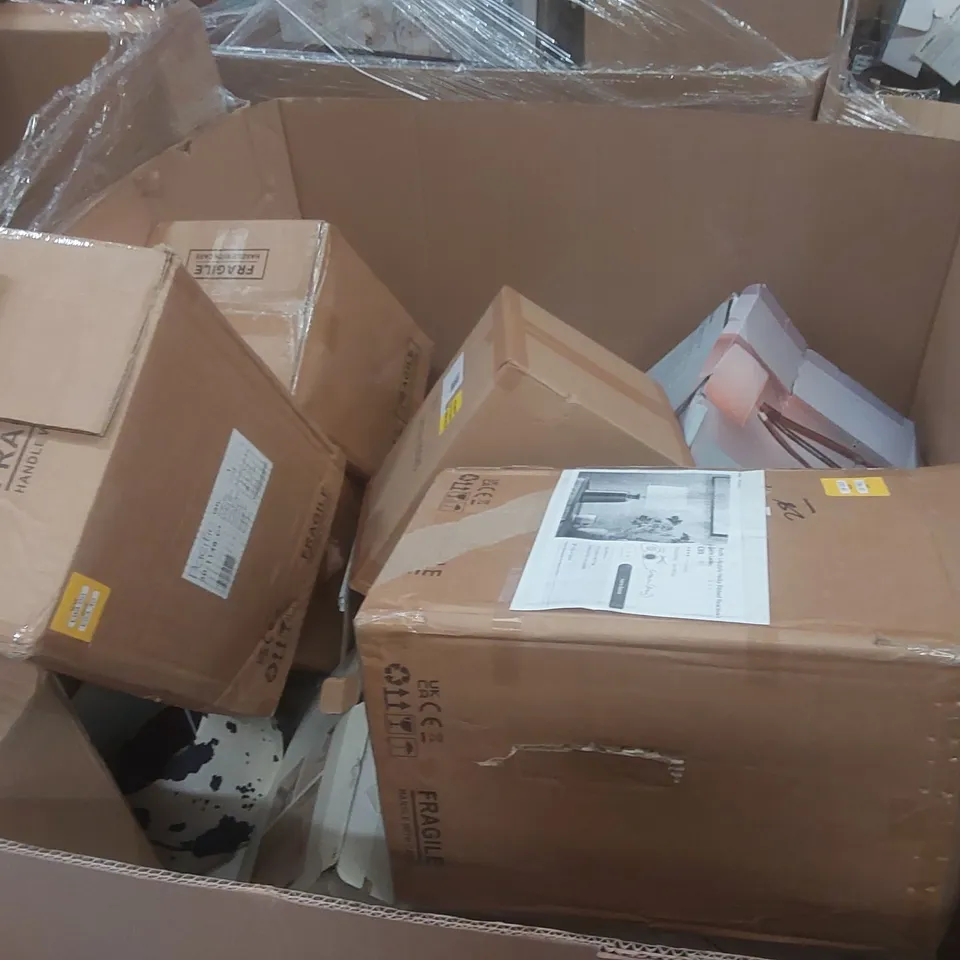 PALLET CONTAINING A VERY LARGE QUANTITY OF ASSORTED DESIGNER LIGHTING PRODUCTS TO INCLUDE: TABLE LAMPS, CEILING LIGHTS, FLOOR LAMP ECT
