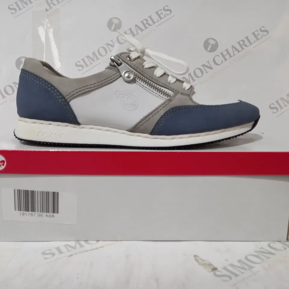 BOXED PAIR OF RIEKER TRAINERS IN LIGHT GREY/BLUE EU SIZE 40