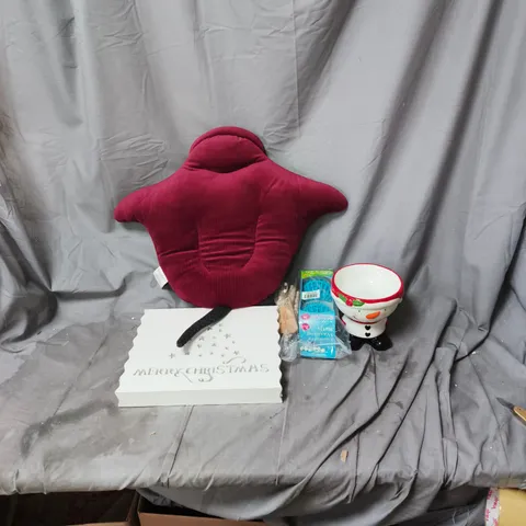 BOX OF APPROXIMATELY 20 ASSORTED HOUSEHOLD ITEMS INCLUDING CHRISTMAS LIGHT UP DISPLAY, KIDS CUSHION, ECO WASHING BALLS, SNOWMAN CERAMIC BOWL ETC