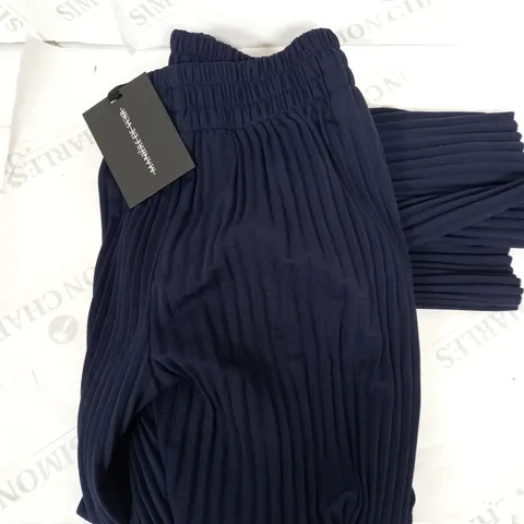 MANIERE DE VOIR PLEATED TROUSERS IN NAVY SIZE M/L