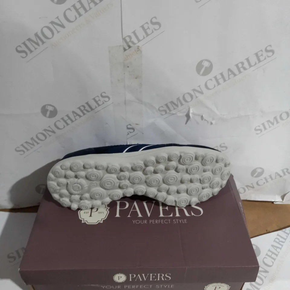 BOXED PAIR F PAVERS NAVY SIZE 40