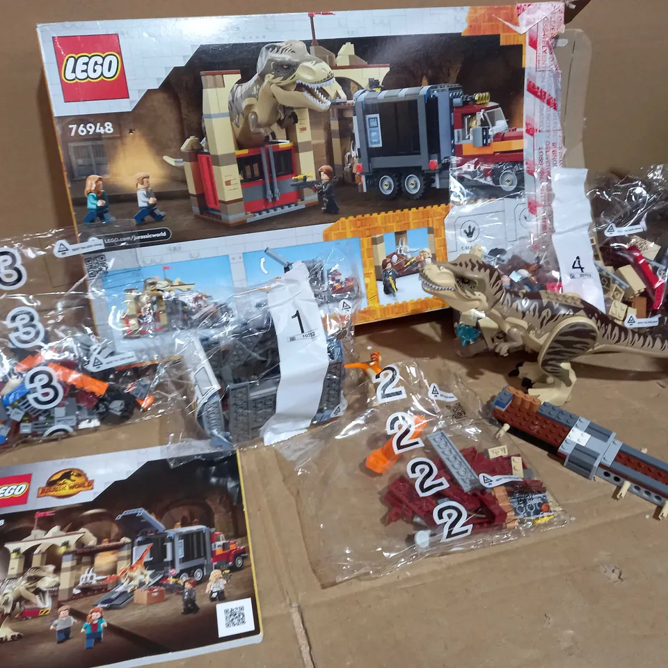 LEGO JURASSIC WORLD T.REX & ATROCIRAPTOR DINOSAUR BREAKOUT 8+   76948