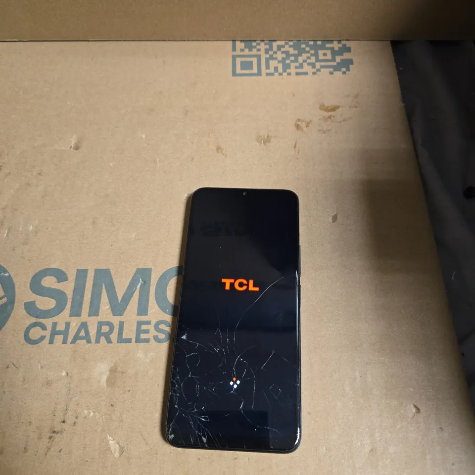 TCL SMARTPHONE – BLACK, CRACKED SCREEN