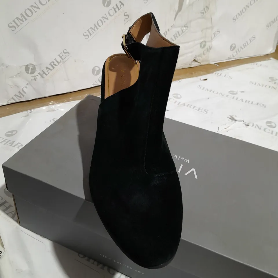 BOXED VIONIC LACEY SHOE BLACK SUEDE SIZE 9