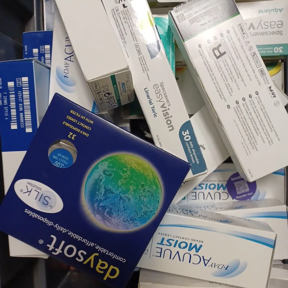 BOX OF APPROXIMATELY 30 ASSORTED HEALTH & EYECARE PRODUCTS TO INCLUDE EYE SHIMMER SOLUTION, CONTACT LENSES, CONTACT SOLUTION ETC	