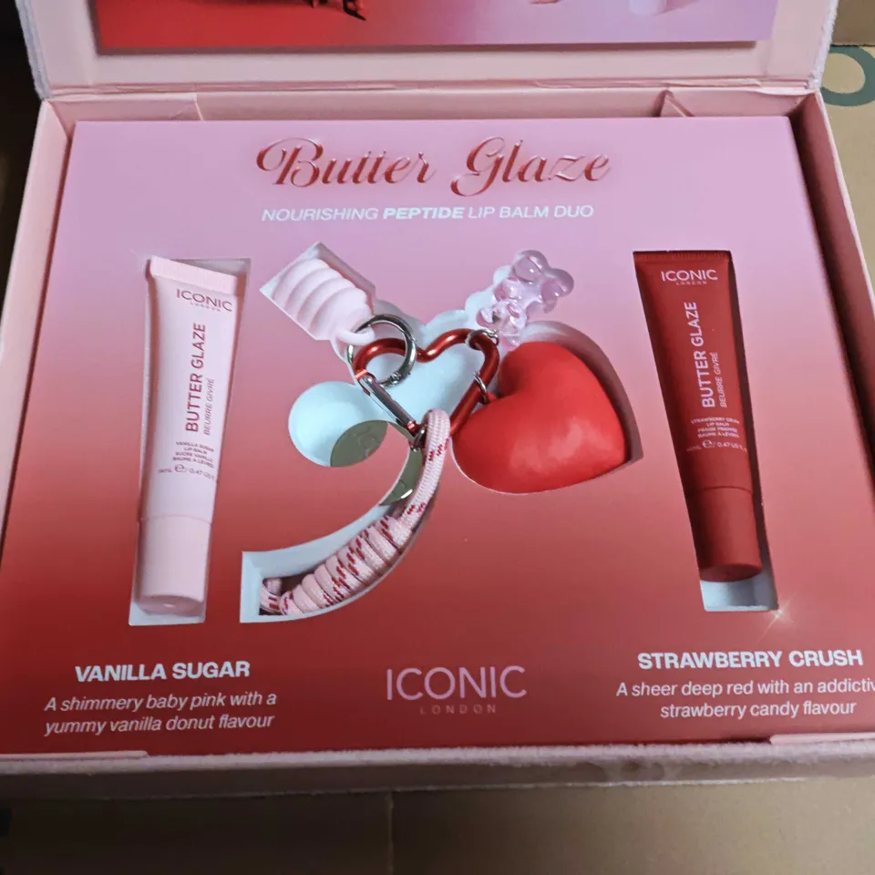 ICONIC LONDON BUTTER GLAZE LIP BALM DUO – VANILLA SUGAR & STRAWBERRY CRUSH