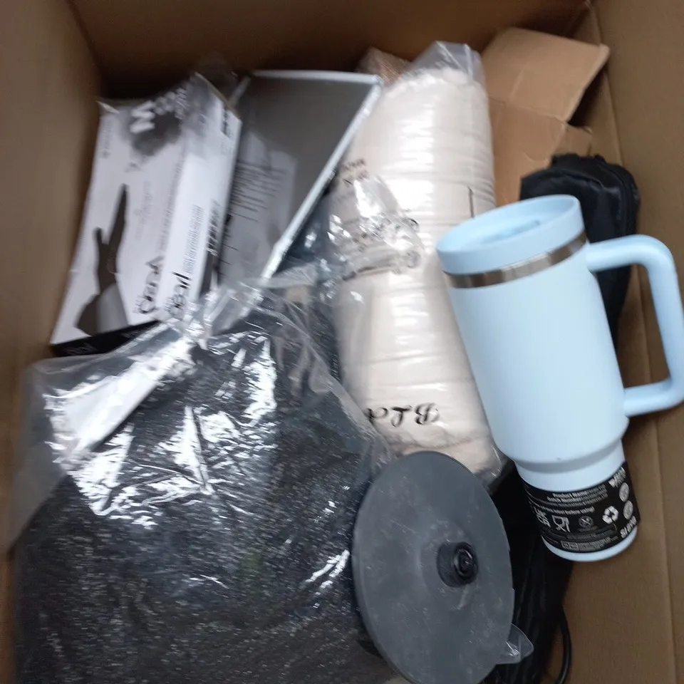APPROXIMATELY 15 ASSORTED HOUSEHOLD PRODUCTS TO INCLUDE DRINKING FLASK , RUBBER GLOVES AND MINI STORAGE BOX 