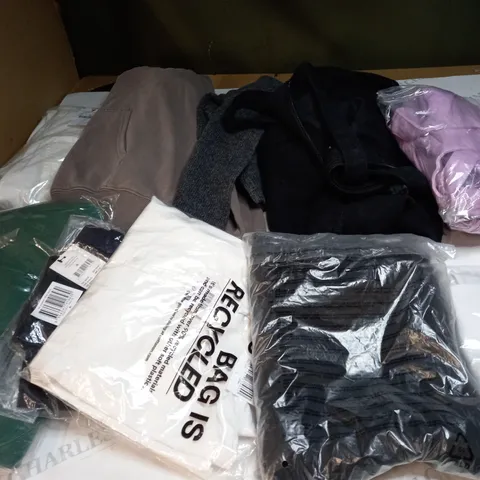 MEDIUM BOX OF 10 ASSORTED CLOTHING ITEMS TOO INCLUDE -SHIRTS , JEANS AND SHORTS