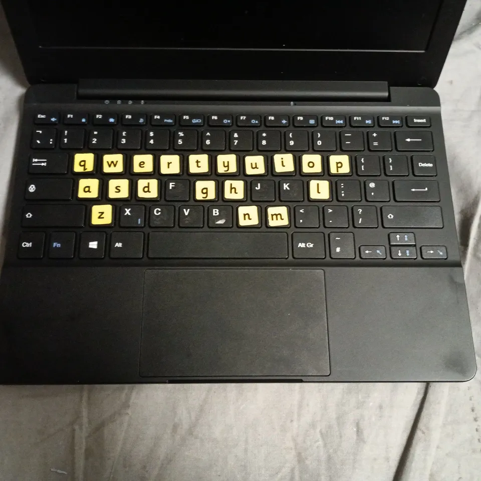 UNBOXED DYNA BOOK E-10 LAPTOP IN BLACK 