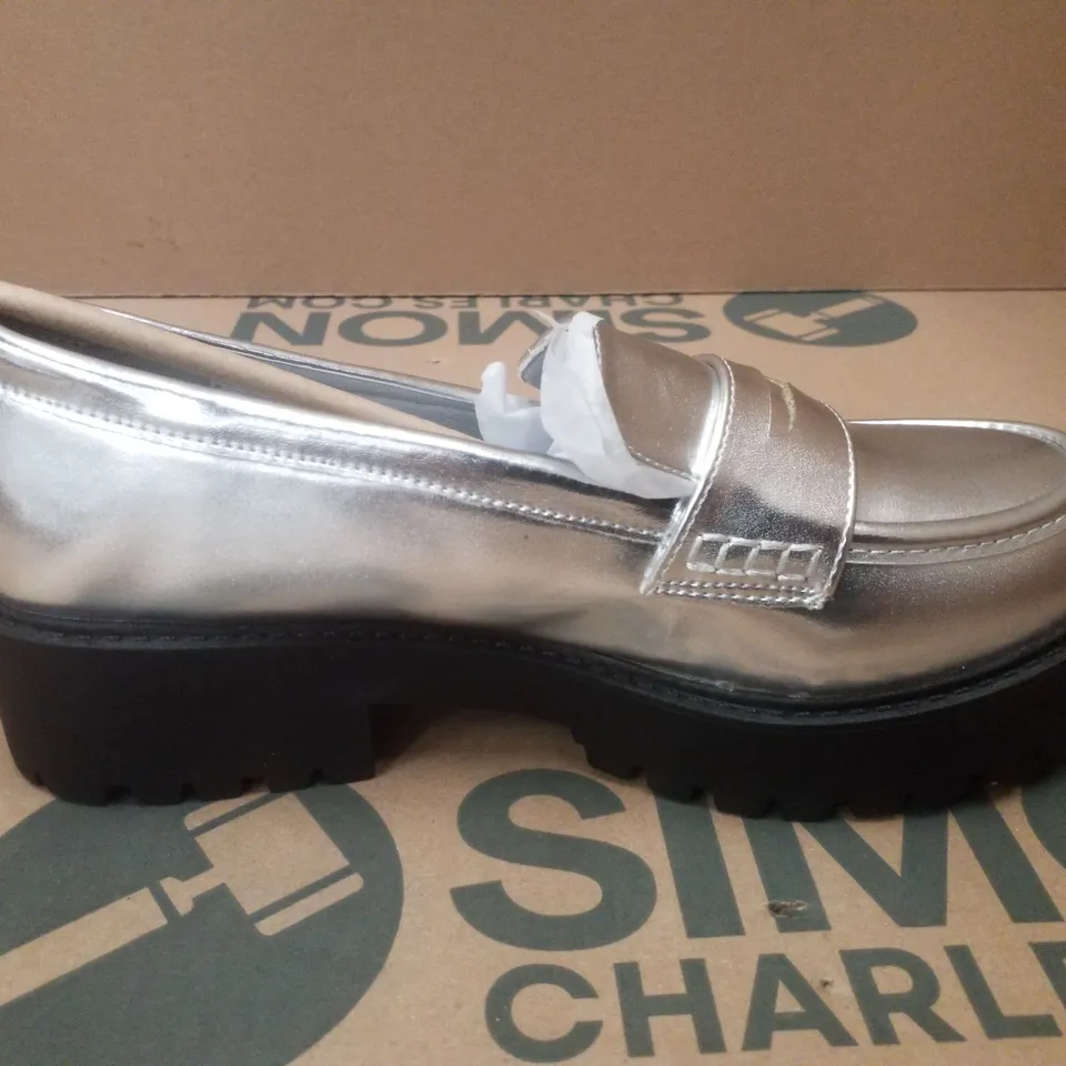 BOX CONTAINING APPROXIMATELY 5 PAIRS OF BRAND NEW SIMPLY BE SILVER DALLAS WIDE PENNY LOAFERS - SIZE 5