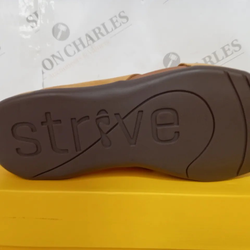 BOXED STRIVE PALMA SLIDER SANDALS SIZE 6