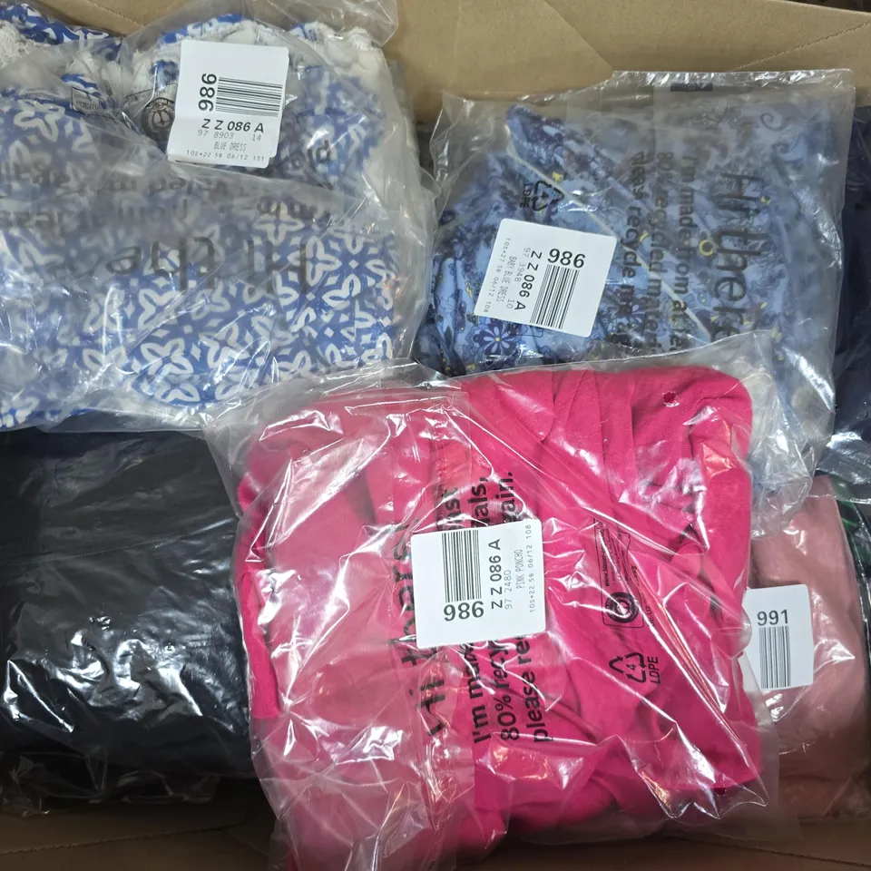 APPROXIMATELY 20  ASSORTED CLOTHING ITEMS IN VARIOUS SIZES, STYLES & SIZES TO INCLUDE IVORY JUMPSUIT , GREEN JUMPSUIT , BLACK DRESS , ETC - COLLECTION ONLY 
