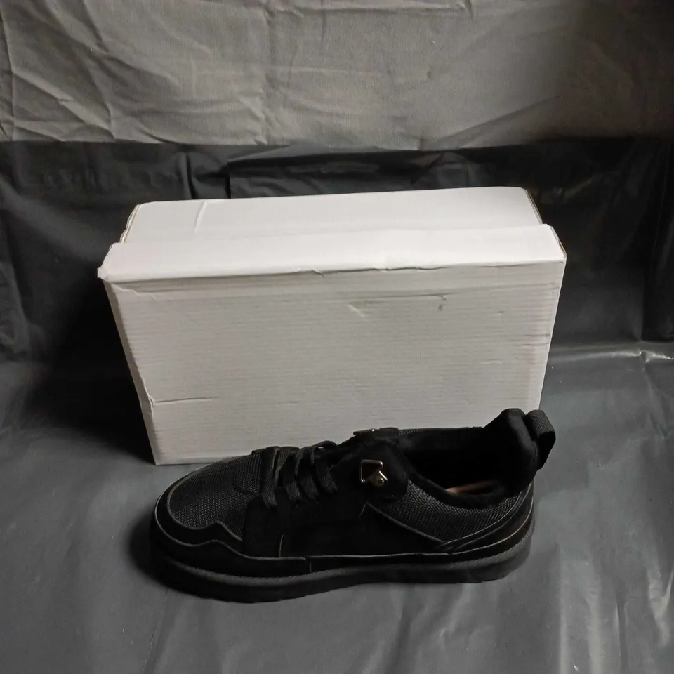 BLACK ATHLETIC SNEAKERS - UK SIZE 6 