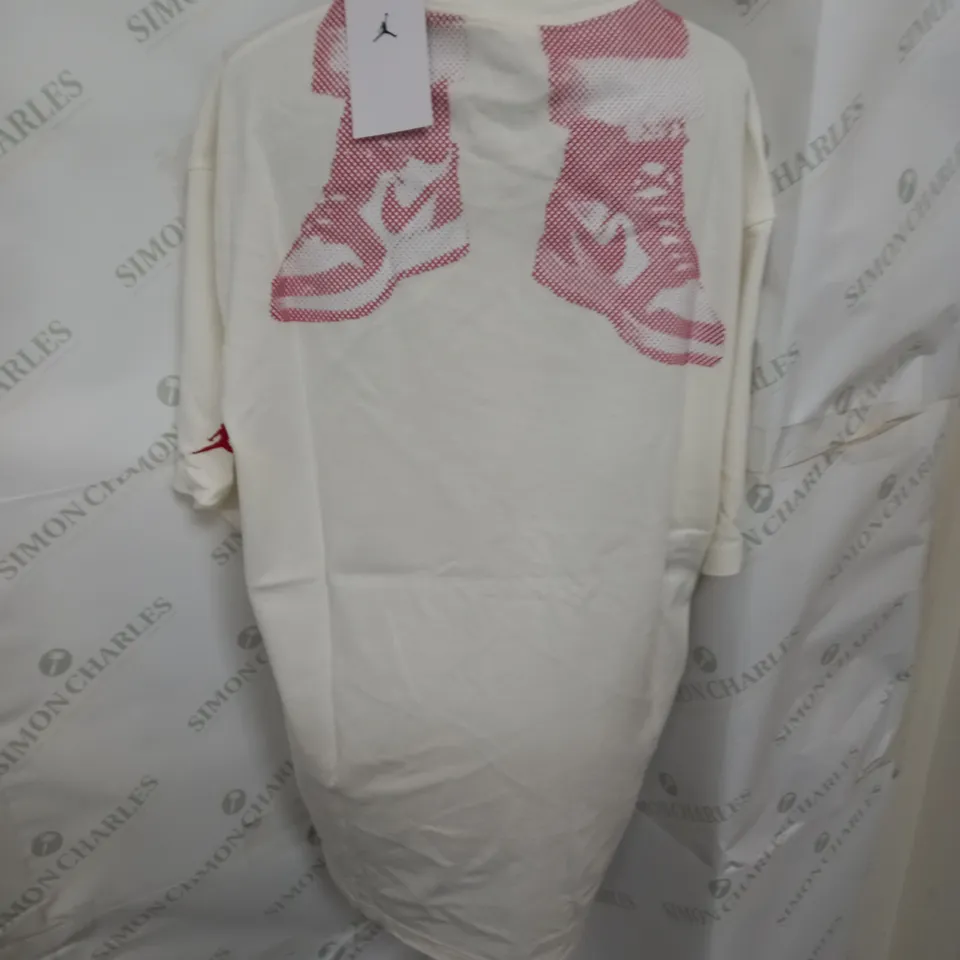 NIKEXJORDAN PRINTED TSHIRT IN CREAM AND RED SIZE L