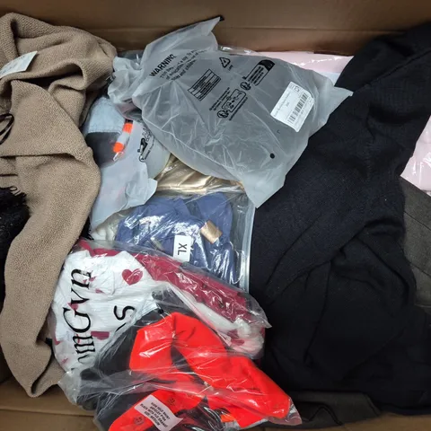 APPROXIMATELY 35 ASSORTED CLOTHING ITEMS IN VARIOUS SIZES, STYLES & COLOURS TO INCLUDE BRANDS SUCH AS STRTEEN, TOMGVN, EGO, ETC - COLLECTION ONLY